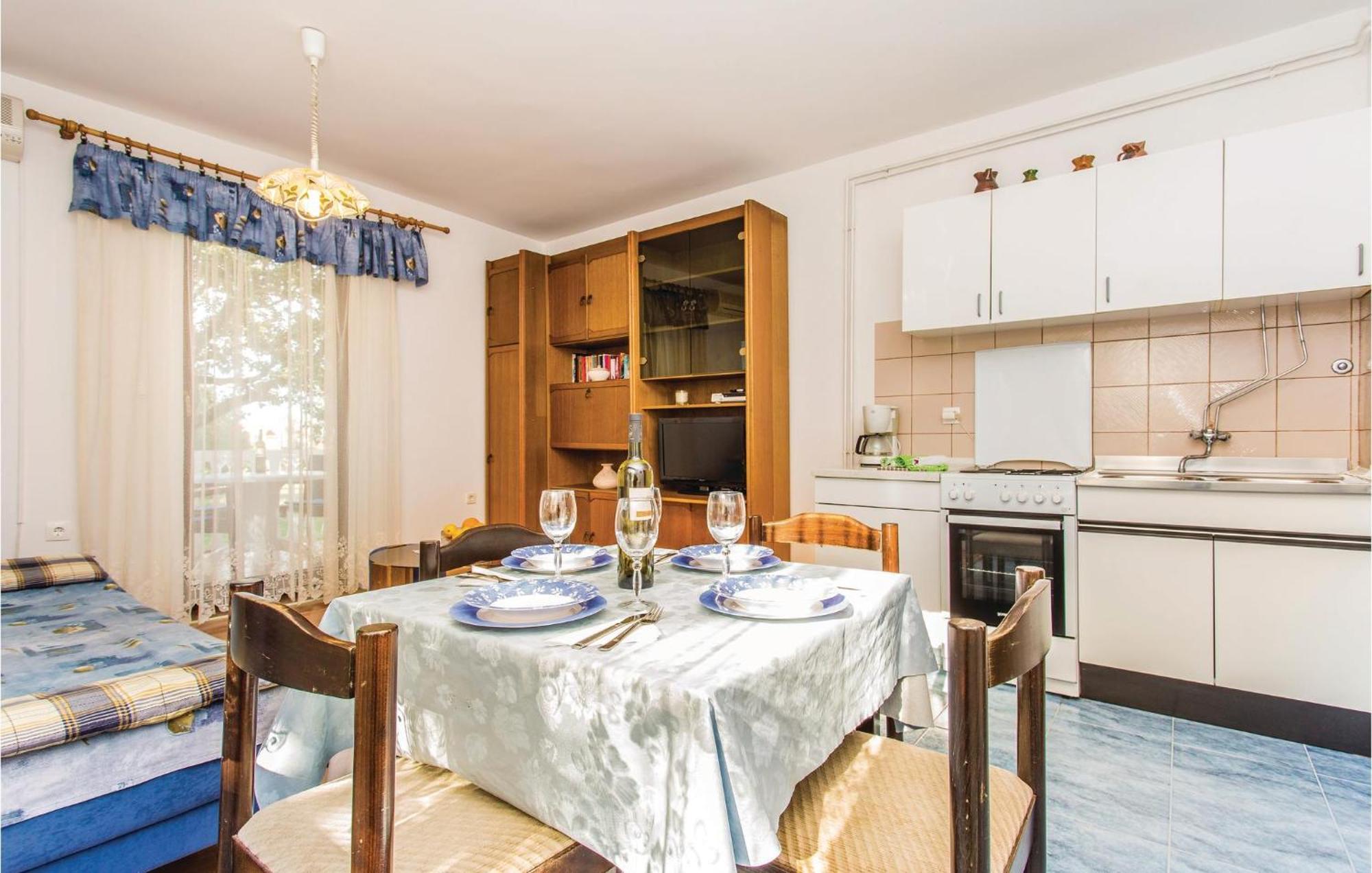 1 Bedroom Awesome Apartment In מאלינסקה מראה חיצוני תמונה