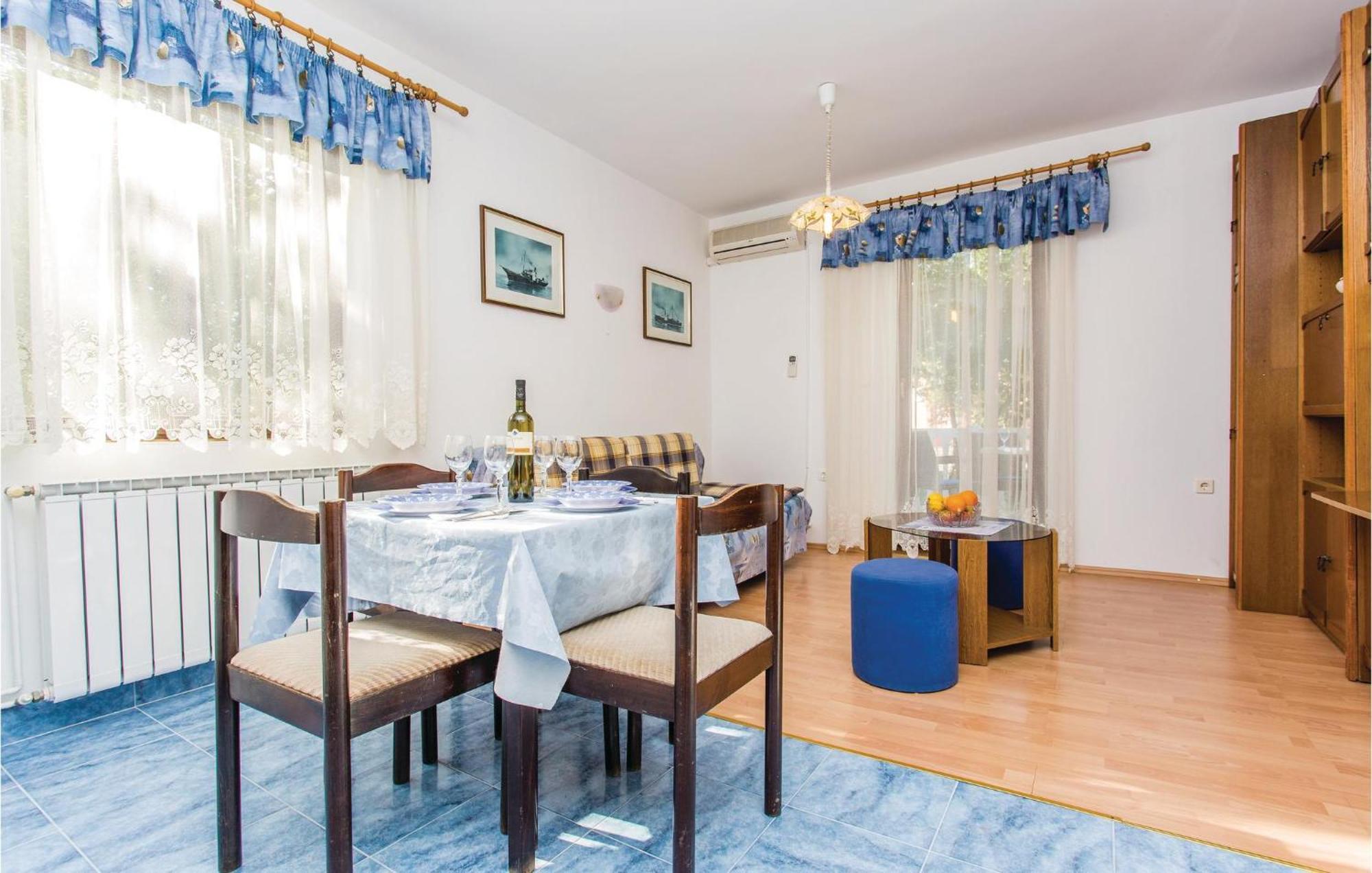 1 Bedroom Awesome Apartment In מאלינסקה מראה חיצוני תמונה