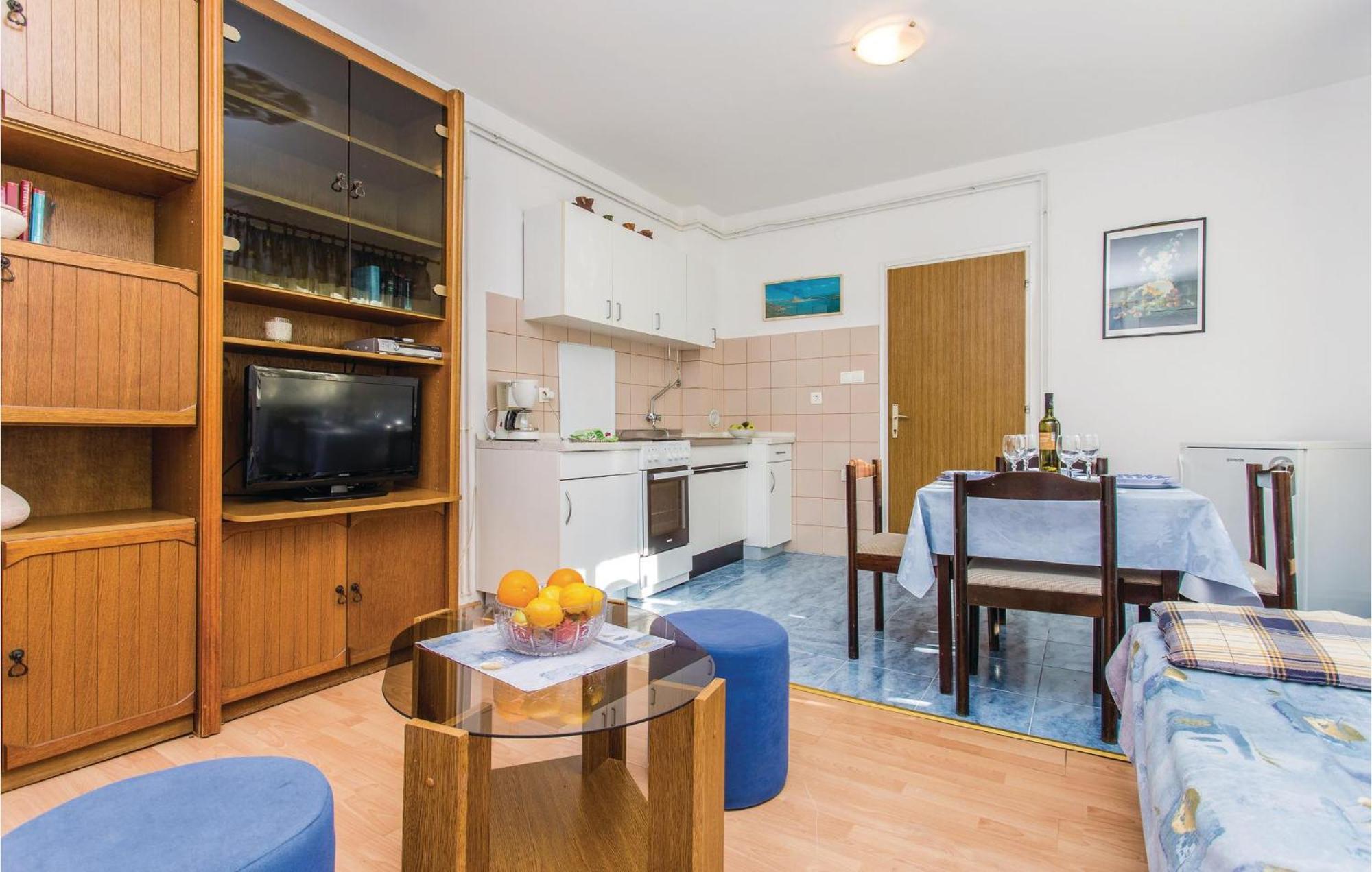 1 Bedroom Awesome Apartment In מאלינסקה מראה חיצוני תמונה